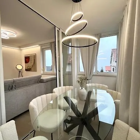 Deluxe Jada'or With Parking And Sea View Lejlighed